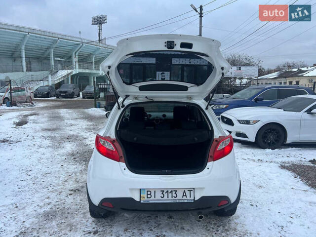 Білий Мазда 2, об'ємом двигуна 1.5 л та пробігом 170 тис. км за 5800 $, фото 7 на Automoto.ua