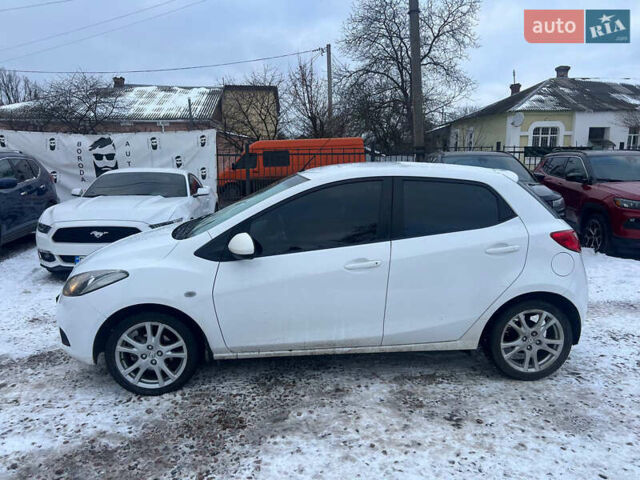 Білий Мазда 2, об'ємом двигуна 1.5 л та пробігом 170 тис. км за 5800 $, фото 3 на Automoto.ua