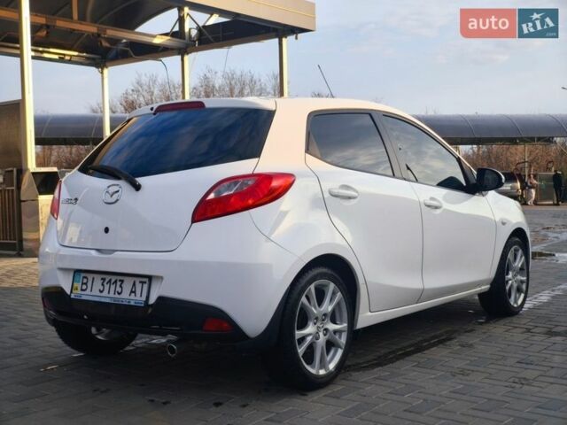 Белый Мазда 2, объемом двигателя 1.5 л и пробегом 165 тыс. км за 5200 $, фото 3 на Automoto.ua