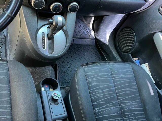 Білий Мазда 2, об'ємом двигуна 1.5 л та пробігом 13 тис. км за 5200 $, фото 8 на Automoto.ua
