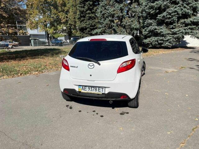 Білий Мазда 2, об'ємом двигуна 1.5 л та пробігом 13 тис. км за 5200 $, фото 2 на Automoto.ua