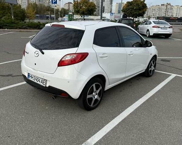 Білий Мазда 2, об'ємом двигуна 1.5 л та пробігом 135 тис. км за 7654 $, фото 6 на Automoto.ua