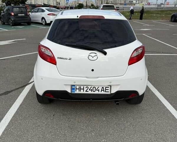 Білий Мазда 2, об'ємом двигуна 1.5 л та пробігом 135 тис. км за 7654 $, фото 5 на Automoto.ua