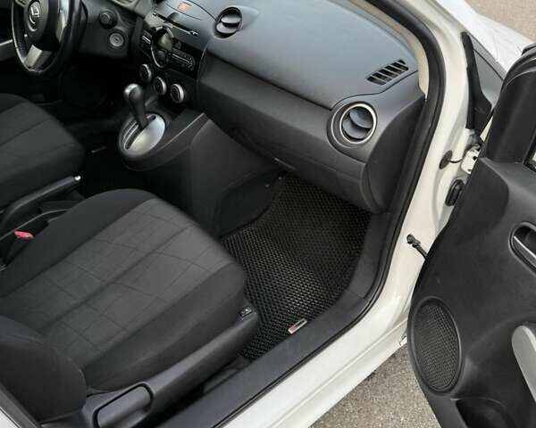 Білий Мазда 2, об'ємом двигуна 1.5 л та пробігом 135 тис. км за 7654 $, фото 9 на Automoto.ua