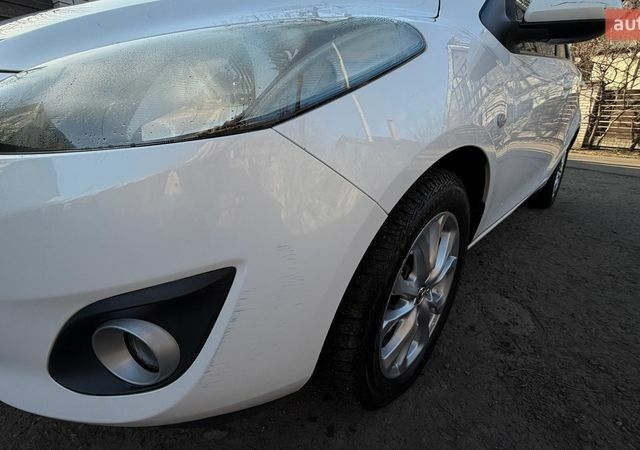 Белый Мазда 2, объемом двигателя 1.5 л и пробегом 164 тыс. км за 6400 $, фото 22 на Automoto.ua