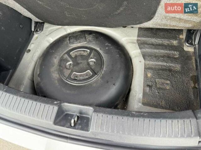 Білий Мазда 2, об'ємом двигуна 1.5 л та пробігом 135 тис. км за 7654 $, фото 15 на Automoto.ua