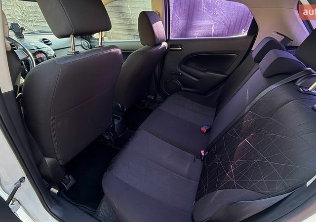 Белый Мазда 2, объемом двигателя 1.5 л и пробегом 164 тыс. км за 6400 $, фото 7 на Automoto.ua