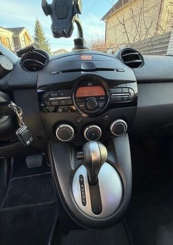 Белый Мазда 2, объемом двигателя 1.5 л и пробегом 164 тыс. км за 6400 $, фото 13 на Automoto.ua