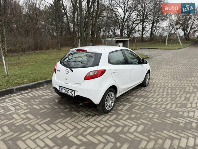 Білий Мазда 2, об'ємом двигуна 1.4 л та пробігом 221 тис. км за 5000 $, фото 6 на Automoto.ua