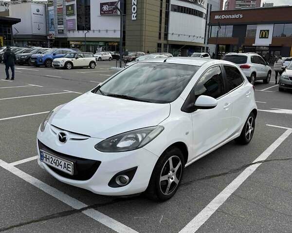 Білий Мазда 2, об'ємом двигуна 1.5 л та пробігом 135 тис. км за 7654 $, фото 3 на Automoto.ua