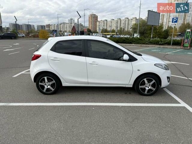 Білий Мазда 2, об'ємом двигуна 1.5 л та пробігом 135 тис. км за 7654 $, фото 1 на Automoto.ua
