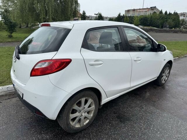 Белый Мазда 2, объемом двигателя 1.5 л и пробегом 106 тыс. км за 2800 $, фото 5 на Automoto.ua
