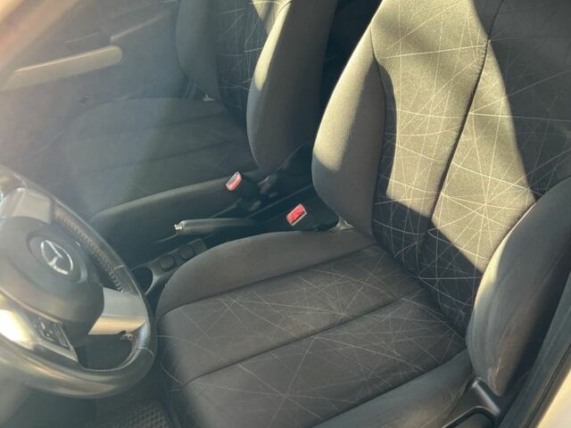 Білий Мазда 2, об'ємом двигуна 1.5 л та пробігом 139 тис. км за 5900 $, фото 12 на Automoto.ua