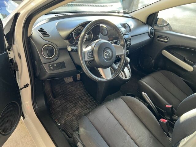 Білий Мазда 2, об'ємом двигуна 1.5 л та пробігом 139 тис. км за 5900 $, фото 9 на Automoto.ua