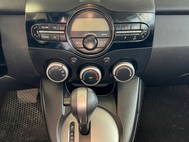 Білий Мазда 2, об'ємом двигуна 1.5 л та пробігом 139 тис. км за 5900 $, фото 11 на Automoto.ua