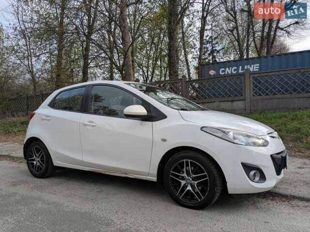 Білий Мазда 2, об'ємом двигуна 1.5 л та пробігом 194 тис. км за 8700 $, фото 4 на Automoto.ua
