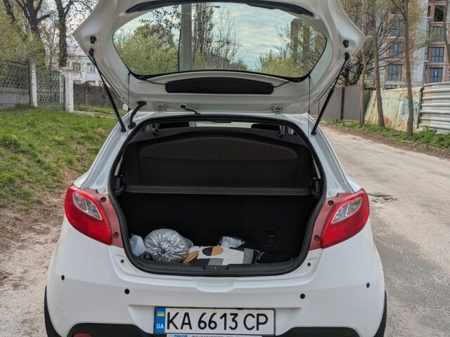 Білий Мазда 2, об'ємом двигуна 1.5 л та пробігом 194 тис. км за 8700 $, фото 9 на Automoto.ua