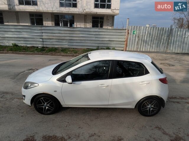 Білий Мазда 2, об'ємом двигуна 1.5 л та пробігом 194 тис. км за 8700 $, фото 5 на Automoto.ua
