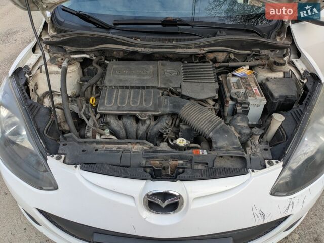 Білий Мазда 2, об'ємом двигуна 1.5 л та пробігом 194 тис. км за 8700 $, фото 11 на Automoto.ua