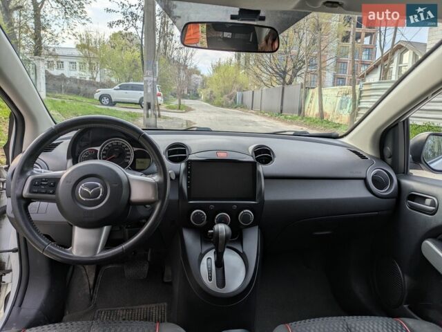Білий Мазда 2, об'ємом двигуна 1.5 л та пробігом 194 тис. км за 8700 $, фото 10 на Automoto.ua