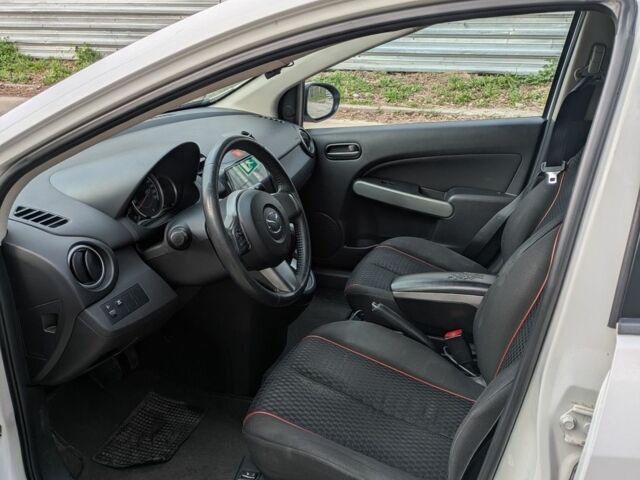 Білий Мазда 2, об'ємом двигуна 1.5 л та пробігом 194 тис. км за 8700 $, фото 12 на Automoto.ua
