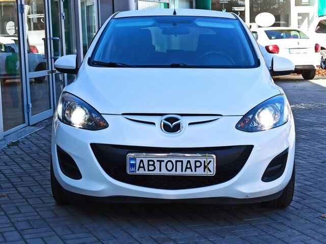 Білий Мазда 2, об'ємом двигуна 1.5 л та пробігом 106 тис. км за 8499 $, фото 5 на Automoto.ua