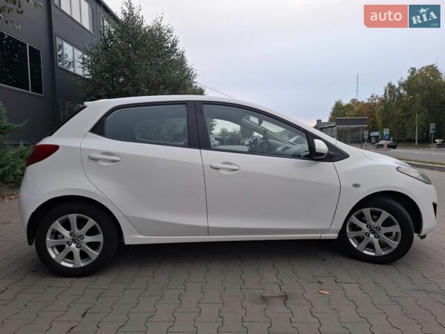 Білий Мазда 2, об'ємом двигуна 1.5 л та пробігом 151 тис. км за 8700 $, фото 3 на Automoto.ua