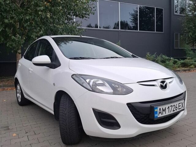 Білий Мазда 2, об'ємом двигуна 1.5 л та пробігом 151 тис. км за 8700 $, фото 2 на Automoto.ua