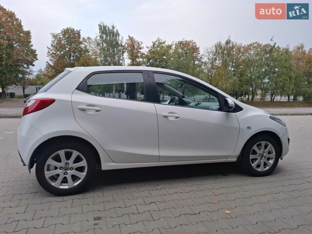 Білий Мазда 2, об'ємом двигуна 1.5 л та пробігом 151 тис. км за 8700 $, фото 11 на Automoto.ua