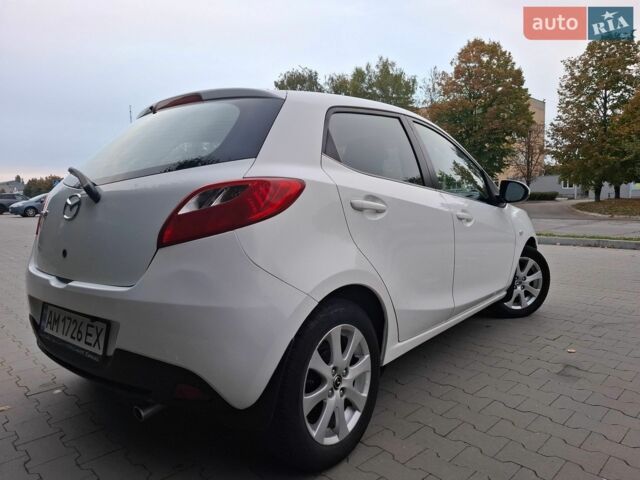 Білий Мазда 2, об'ємом двигуна 1.5 л та пробігом 151 тис. км за 8700 $, фото 4 на Automoto.ua