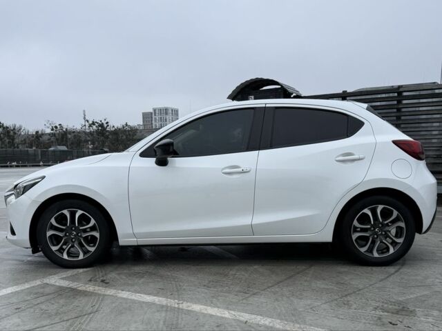 Белый Мазда 2, объемом двигателя 1.5 л и пробегом 75 тыс. км за 273 $, фото 4 на Automoto.ua