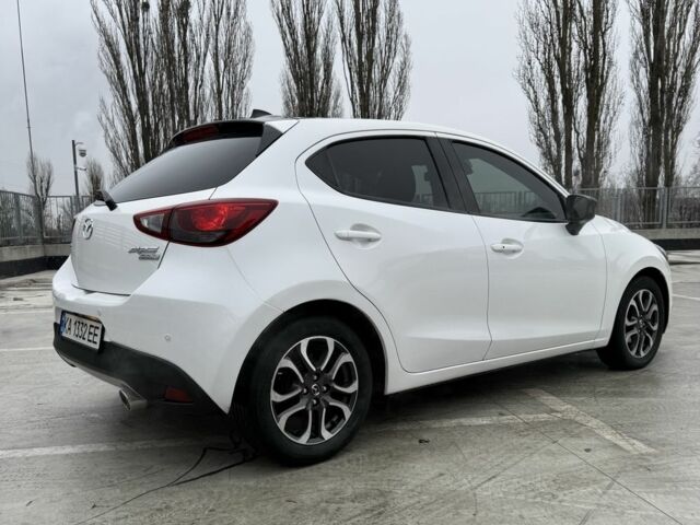 Белый Мазда 2, объемом двигателя 1.5 л и пробегом 75 тыс. км за 273 $, фото 3 на Automoto.ua
