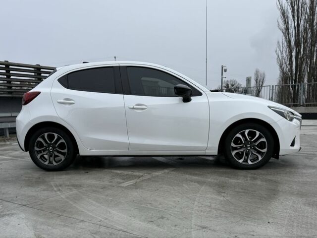 Белый Мазда 2, объемом двигателя 1.5 л и пробегом 75 тыс. км за 273 $, фото 2 на Automoto.ua