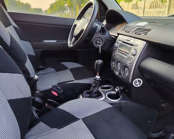 Чорний Мазда 2, об'ємом двигуна 1.4 л та пробігом 205 тис. км за 3700 $, фото 3 на Automoto.ua