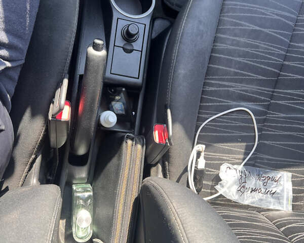 Черный Мазда 2, объемом двигателя 1.3 л и пробегом 250 тыс. км за 4200 $, фото 13 на Automoto.ua