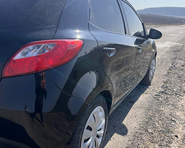 Черный Мазда 2, объемом двигателя 1.3 л и пробегом 250 тыс. км за 4200 $, фото 3 на Automoto.ua