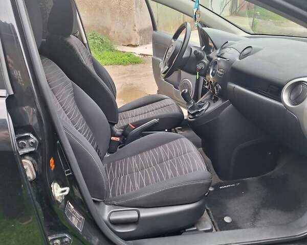 Мазда 2 2007 в Староконстантинов на Automoto.ua Черный Мазда 2, объемом двигателя 1.35 л и пробегом 160 тыс. км за 4800 $, фото 3 на Automoto.ua