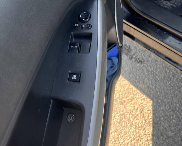 Черный Мазда 2, объемом двигателя 1.3 л и пробегом 250 тыс. км за 4200 $, фото 11 на Automoto.ua