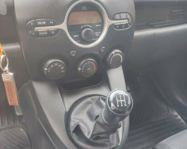 Черный Мазда 2, объемом двигателя 1.4 л и пробегом 195 тыс. км за 4900 $, фото 2 на Automoto.ua