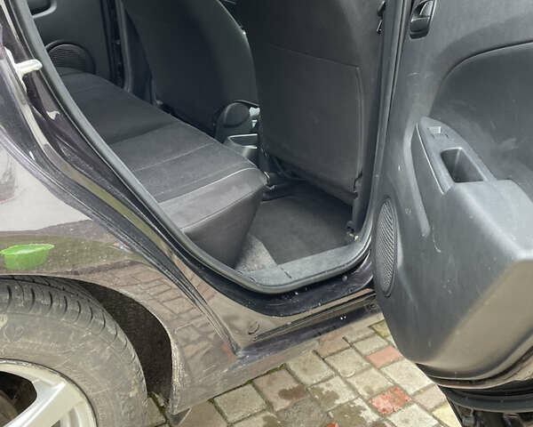 Черный Мазда 2, объемом двигателя 1.5 л и пробегом 145 тыс. км за 5750 $, фото 12 на Automoto.ua