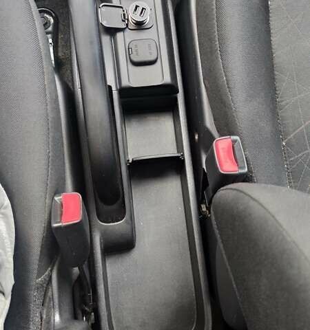 Чорний Мазда 2, об'ємом двигуна 1.3 л та пробігом 178 тис. км за 6000 $, фото 24 на Automoto.ua