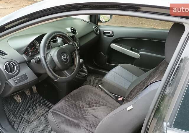 Чорний Мазда 2, об'ємом двигуна 1.3 л та пробігом 114 тис. км за 5900 $, фото 2 на Automoto.ua