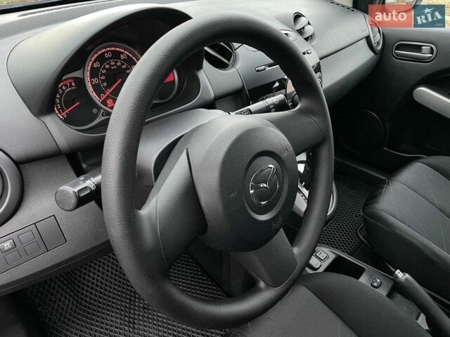 Чорний Мазда 2, об'ємом двигуна 1.5 л та пробігом 83 тис. км за 7699 $, фото 32 на Automoto.ua