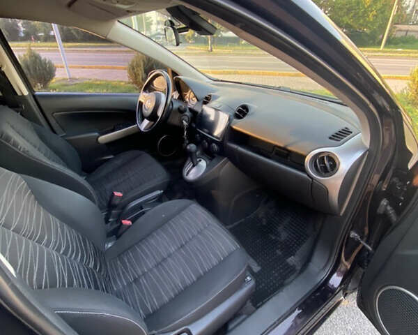 Фіолетовий Мазда 2, об'ємом двигуна 1.5 л та пробігом 143 тис. км за 5500 $, фото 6 на Automoto.ua