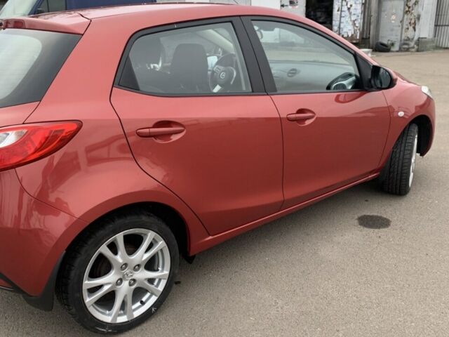 Красный Мазда 2, объемом двигателя 1.4 л и пробегом 175 тыс. км за 5400 $, фото 2 на Automoto.ua