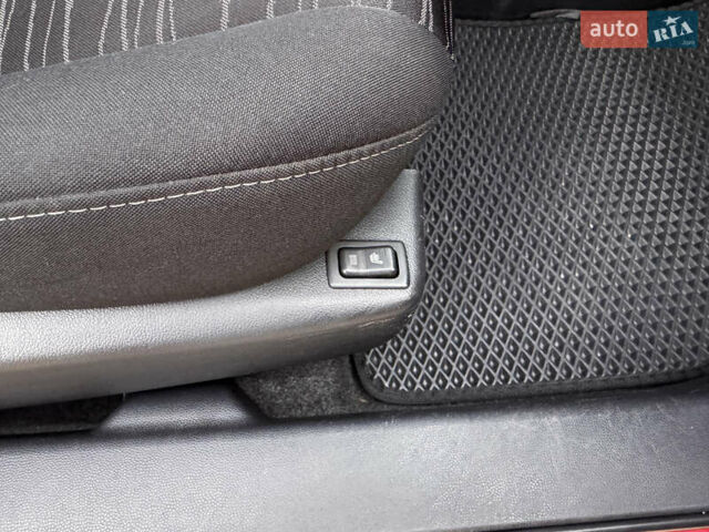 Червоний Мазда 2, об'ємом двигуна 1.5 л та пробігом 138 тис. км за 6800 $, фото 34 на Automoto.ua