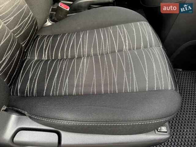 Червоний Мазда 2, об'ємом двигуна 1.5 л та пробігом 138 тис. км за 6800 $, фото 35 на Automoto.ua