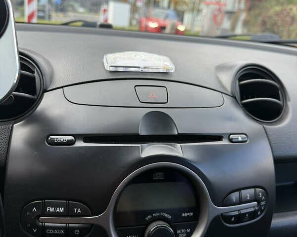 Красный Мазда 2, объемом двигателя 1.5 л и пробегом 208 тыс. км за 6200 $, фото 9 на Automoto.ua