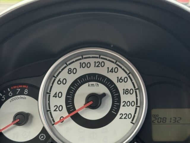 Мазда 2 2008 в Ужгороде на Automoto.ua Красный Мазда 2, объемом двигателя 1.5 л и пробегом 208 тыс. км за 6000 $, фото 7 на Automoto.ua