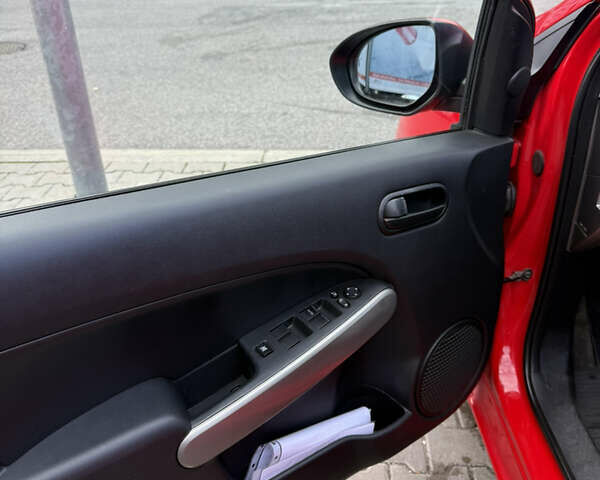 Красный Мазда 2, объемом двигателя 1.5 л и пробегом 208 тыс. км за 6200 $, фото 3 на Automoto.ua